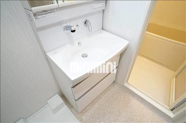 洗面設備　独立洗面台。