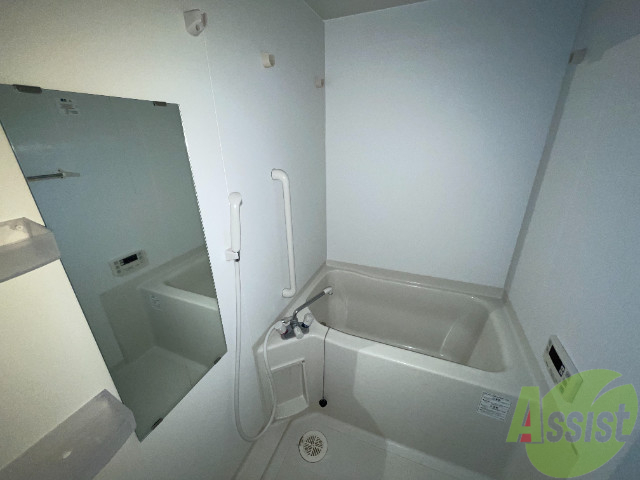 バス・シャワールーム　浴槽があるので、疲れた時はゆっくりと湯船につかりましょう。