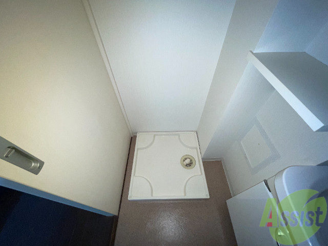 その他設備　洗濯パンが設置されており洗濯機も問題なく設置出来そうですね。