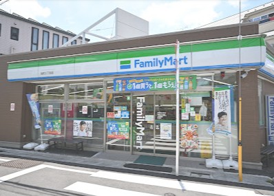 コンビニ　ファミリーマート池尻三丁目店（コンビニ）まで303m