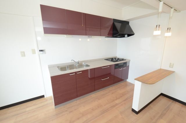 キッチン　壁付けキッチンでスペースを最大限有効活用できます！