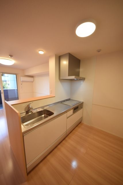 キッチン　便利なIHシステムキッチンです