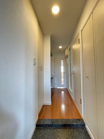 玄関　収納もある玄関です