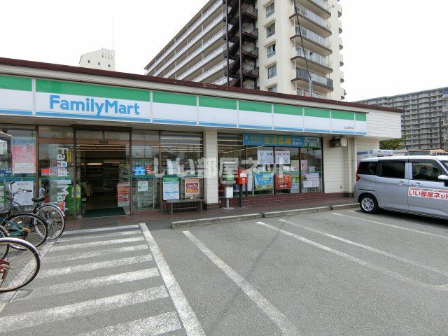 コンビニ　ファミリーマート 土山駅前店（コンビニ）まで1077m