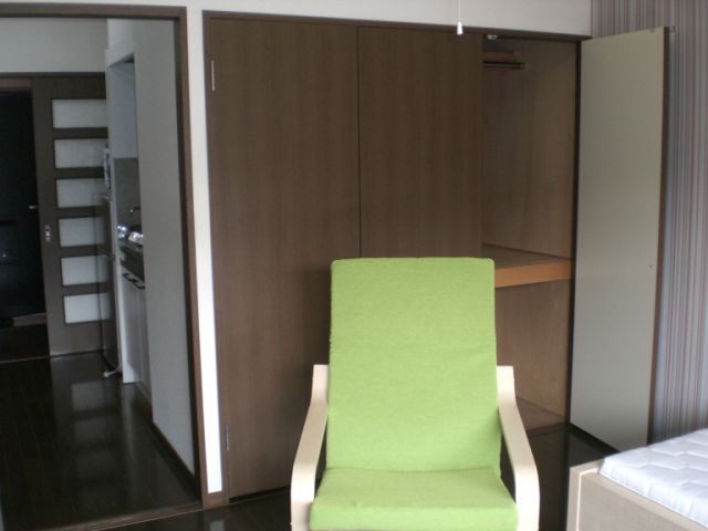 収納　押入れ収納付いてます