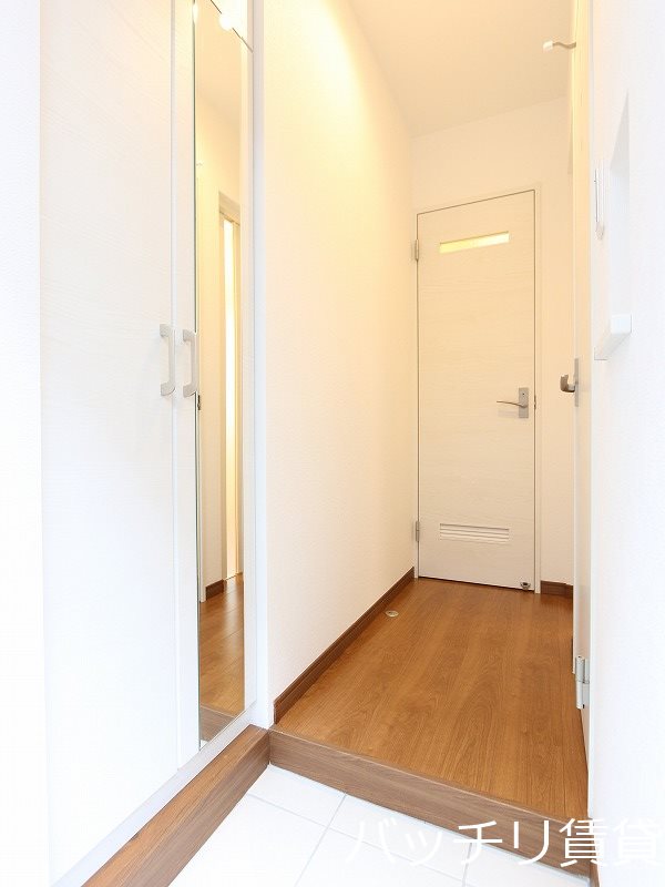 玄関　写真は同シリーズタイプの為、現状優先になります。