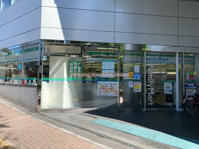 コンビニ　ファミリーマート 護国寺駅前店（コンビニ）まで292m