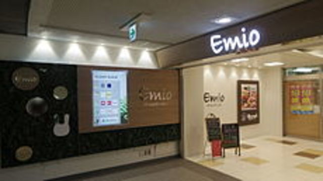 ショッピングセンター　Emio武蔵関（ショッピングセンター）まで887m