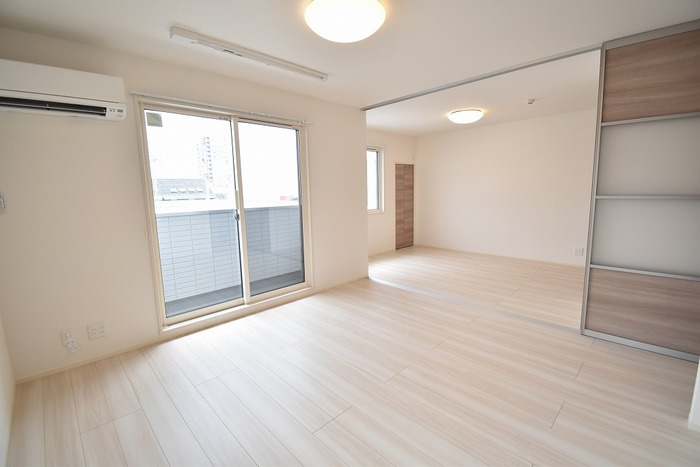 居室・リビング　LDK１３．３帖 洋室５．９帖