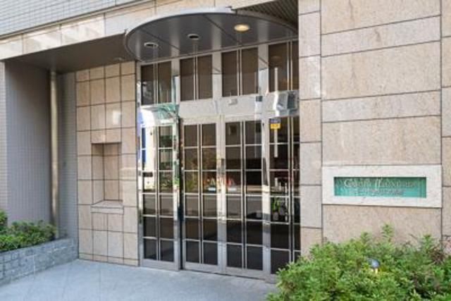 エントランス　落ち着いたエントランスです