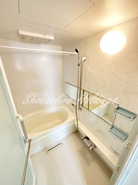 バス・シャワールーム　浴室乾燥機付き♪