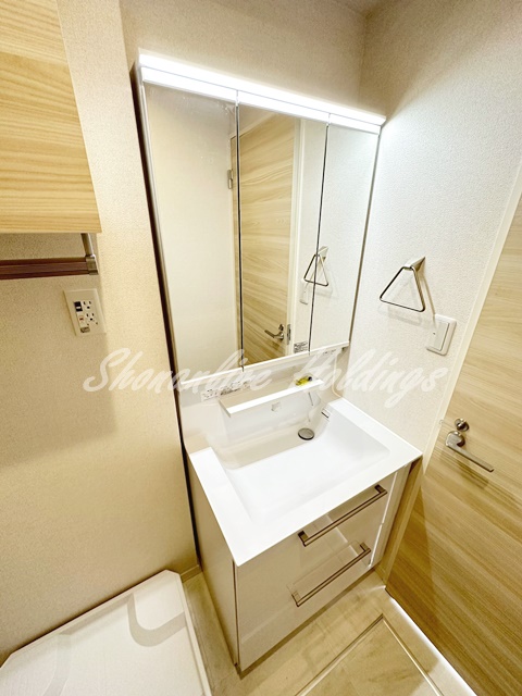 洗面設備　人気の三面鏡独立洗面台付き♪