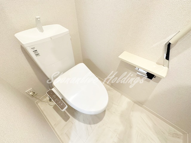 トイレ　温水洗浄便座付き♪