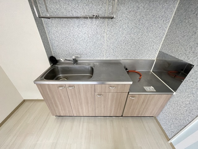 キッチン　別部屋参考写真です