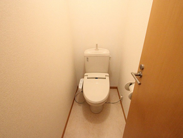 トイレ　温水シャワー付きトイレです