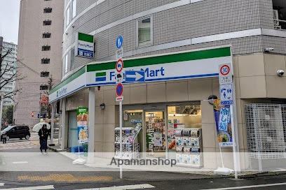 コンビニ　ファミリーマート大塚駅北口店（コンビニ）まで97m