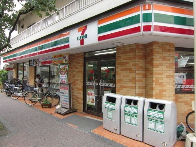 コンビニ　セブンイレブン（コンビニ）まで30m