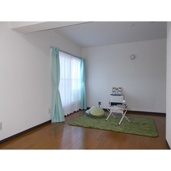 居室・リビング　☆内装リフォーム済み☆