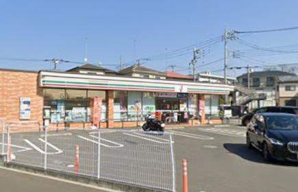 コンビニ　セブンイレブン伊勢原桜台小学校前店（コンビニ）まで389m
