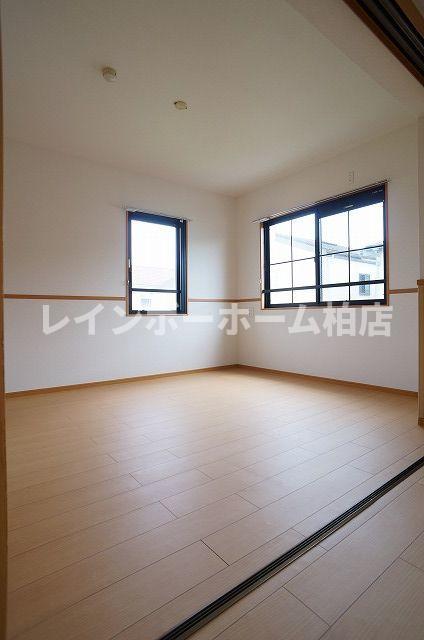 その他部屋・スペース　広くて明るい寝室