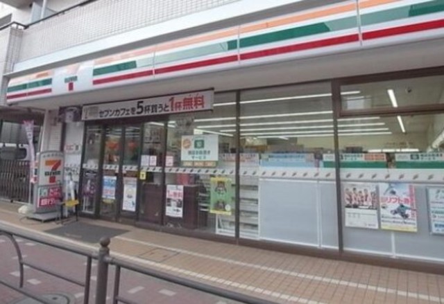 コンビニ　セブンイレブン練馬豊玉中3丁目店（コンビニ）まで222m