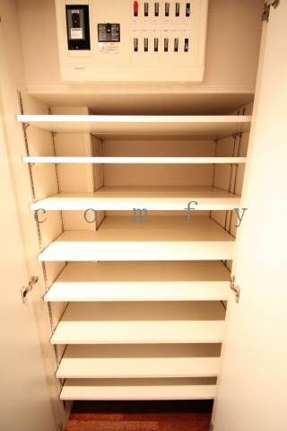 玄関　奥行きのあるシューズボックス