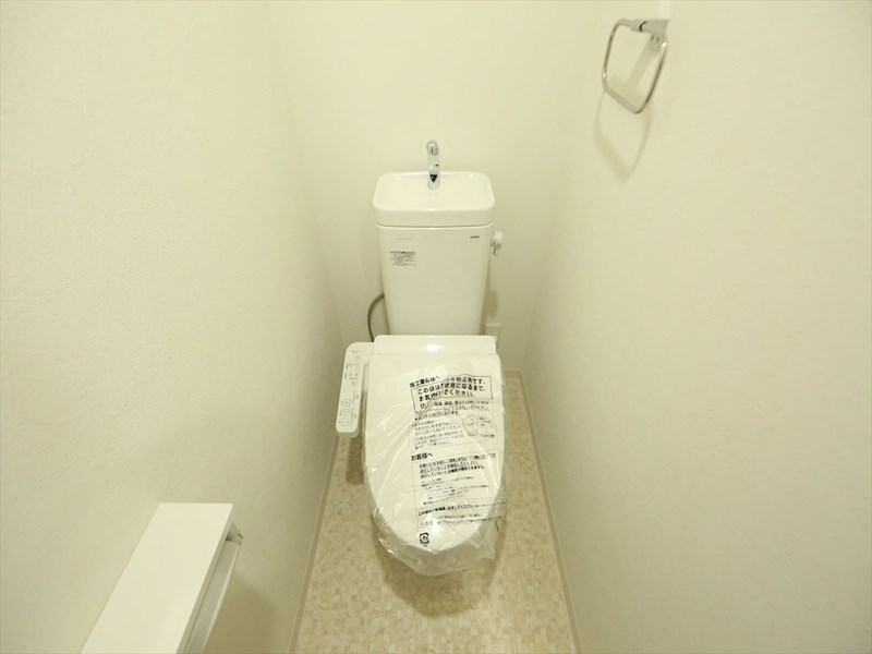 トイレ　温水洗浄暖房便座付トイレ