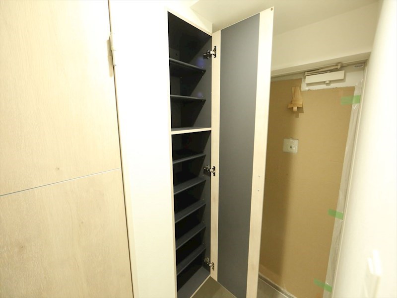 玄関　玄関　シューズボックス付（収納充実してます）