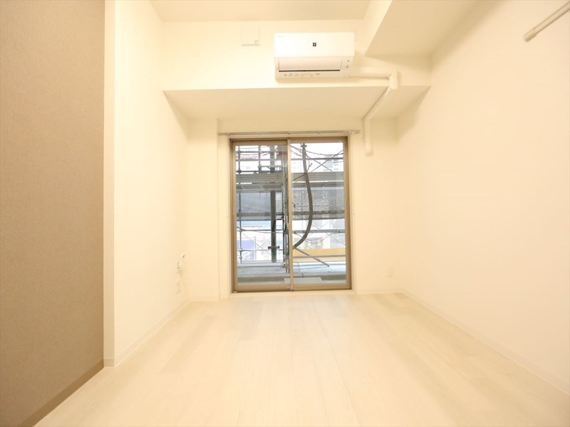 バルコニー　洋室6.7帖　エアコン完備　バルコニー