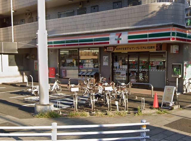 コンビニ　セブンイレブン足立東和1丁目店（コンビニ）まで158m