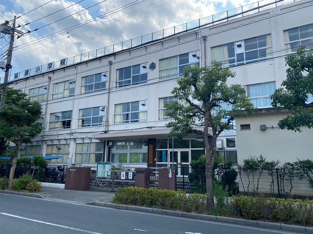 小学校　足立区立東綾瀬小学校（小学校）まで523m
