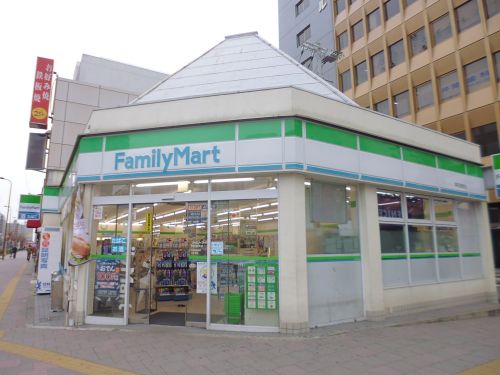 コンビニ　ファミリーマート明石駅南店（コンビニ）まで601m