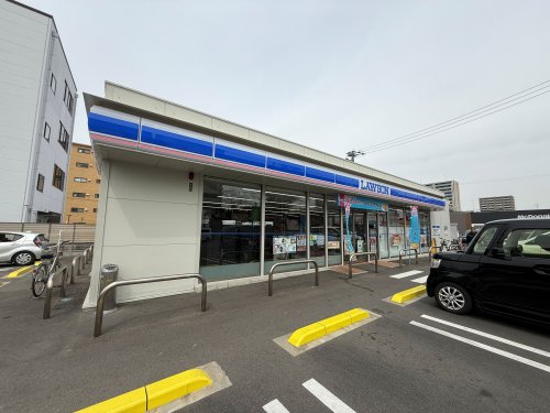 コンビニ　ローソン四日市中央通り店（コンビニ）まで311m