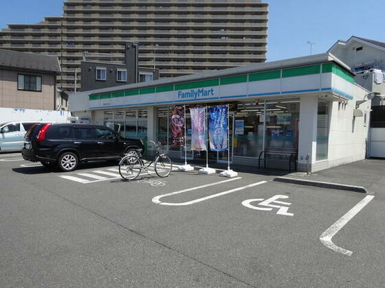コンビニ　ファミリーマート秀栄町田小川店（コンビニ）まで119m