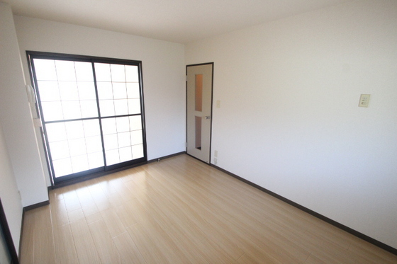 居室・リビング　※別部屋の写真です