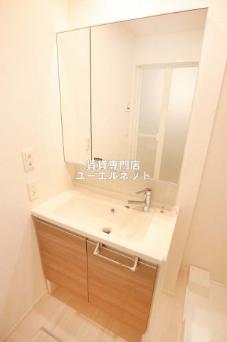 洗面設備　清潔感ある独立洗面台で毎日気持ちよく♪