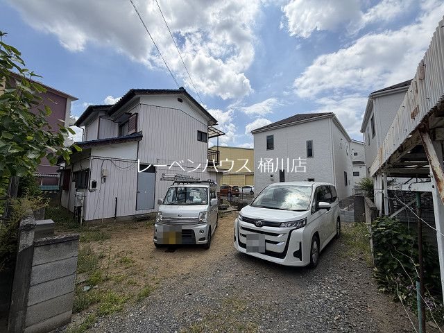 駐車場　レーベンハウス桶川店へ　048-787-5511
