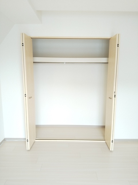 収納　洋室には間口の広い収納付き♪