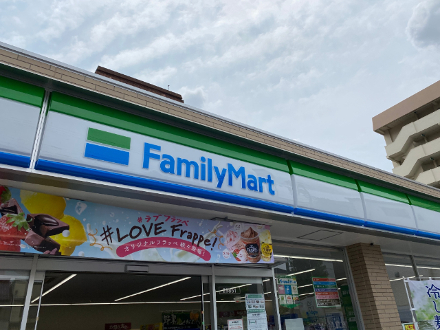 コンビニ　ファミリーマート杉村一丁目店（コンビニ）まで299m