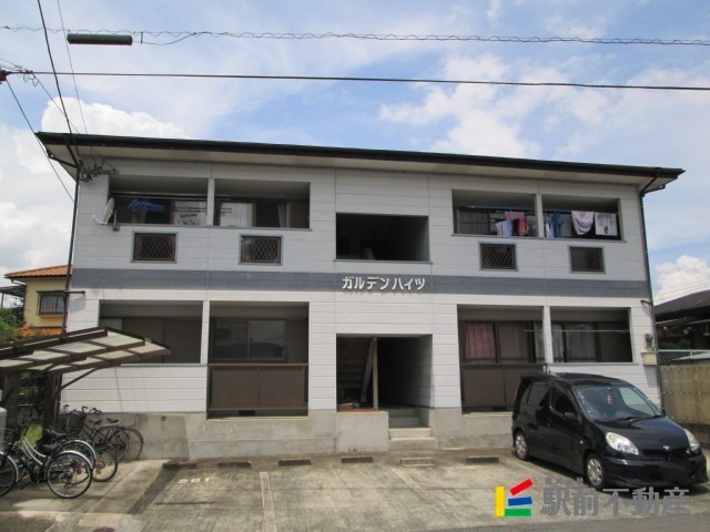 建物外観　２階建て
