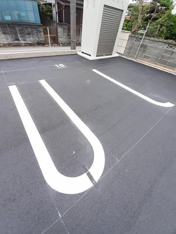 駐車場　駐車場に車を止められます