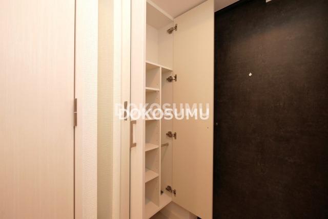 玄関　住まいの顔として相応しい、気品とゆとりのあるエントランス。