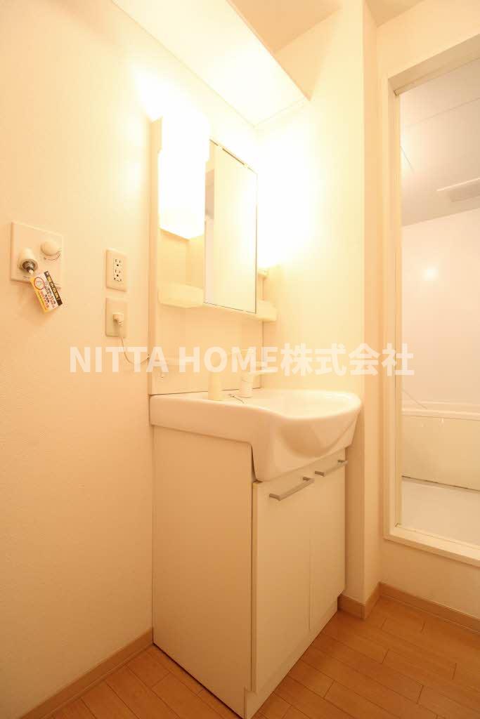 洗面設備　シャワー付きの洗面化粧台もあります＊