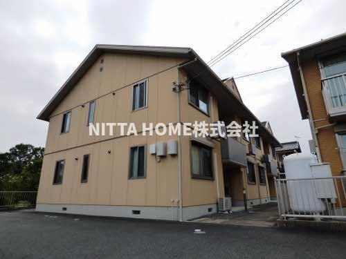 建物外観　冬用タイヤの収納に便利な外部物置が付いています！