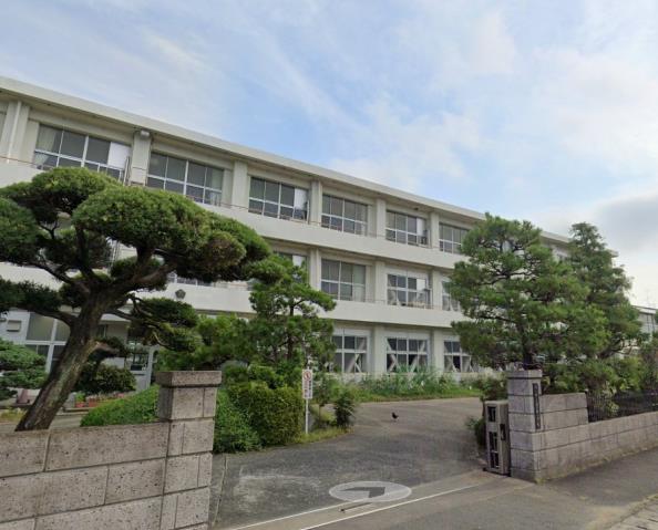 小学校　曽我小学校（小学校）まで1923m
