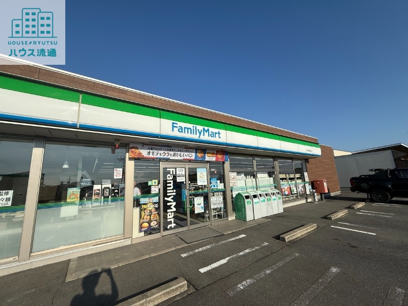 コンビニ　ファミリーマート大村小路口町店（コンビニ）まで392m