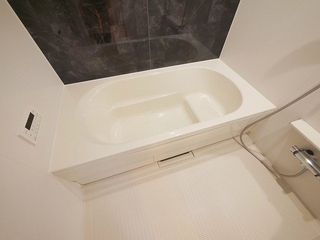 バス・シャワールーム　コンパクトで使いやすいお風呂です