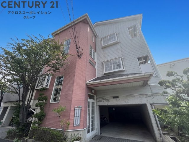 建物外観　居住者専用のごみ置き場があります♪