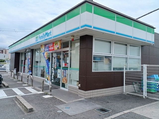 コンビニ　ファミリーマート様（コンビニ）まで350m