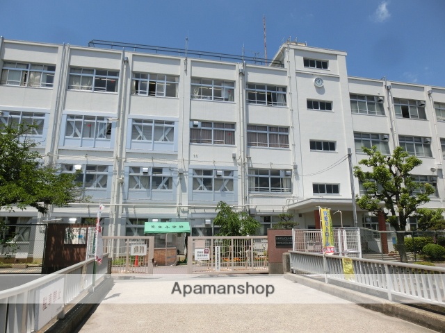 小学校　高槻市立芝生小学校（小学校）まで850m